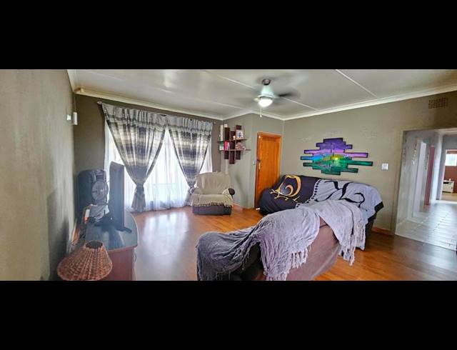 4 BEDROOM HOUSE FOR SALE IN THREE RIVERS